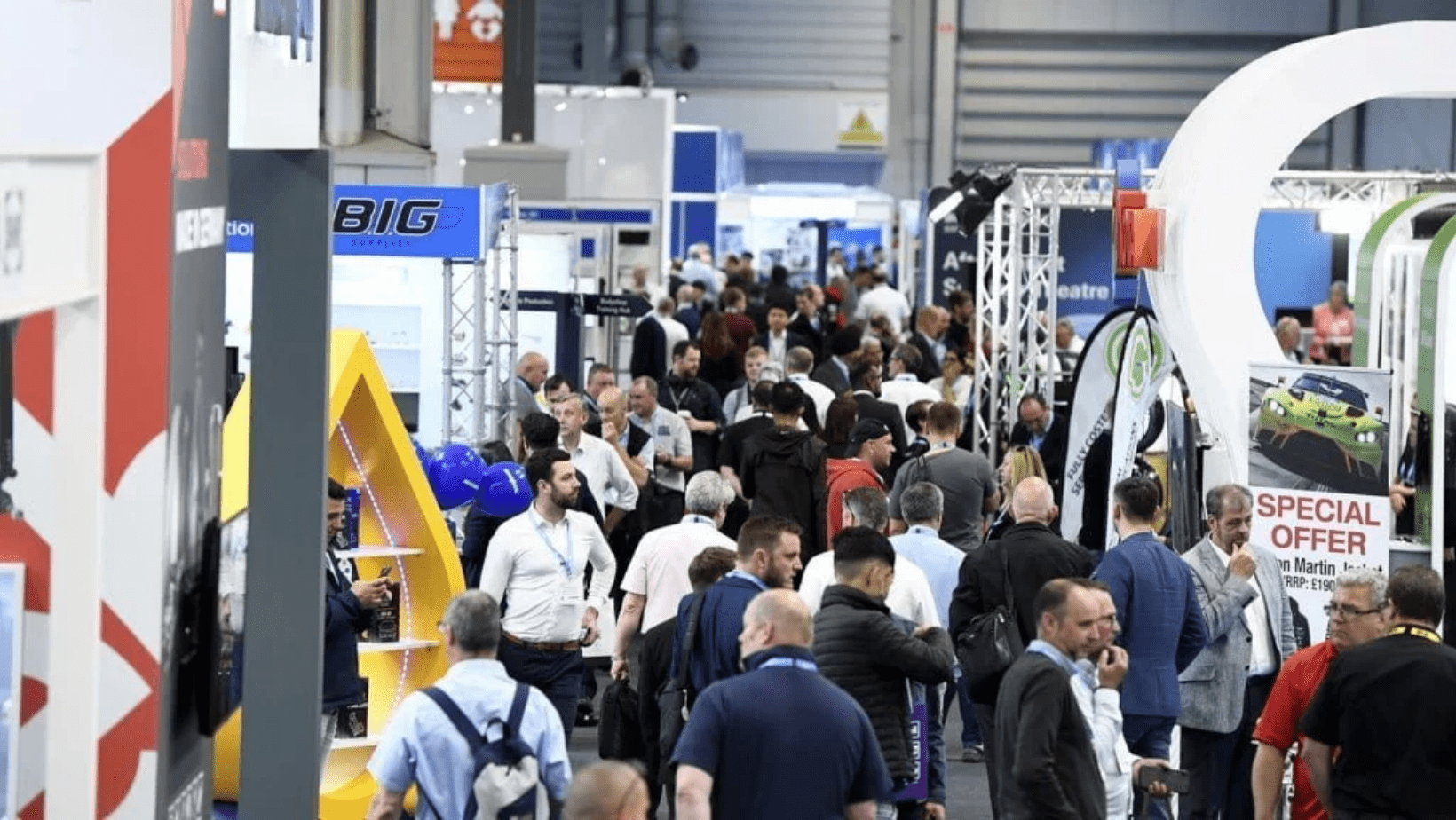 Automechanika crowd